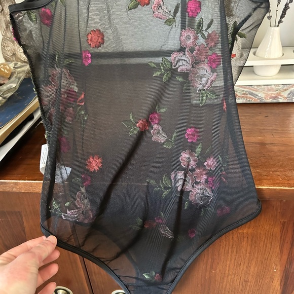 Flower sheer bodysuit - Picture 4 of 4